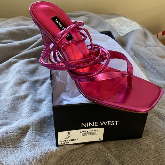 Nine West chrome pink metallic high heels - Picture 2 of 4